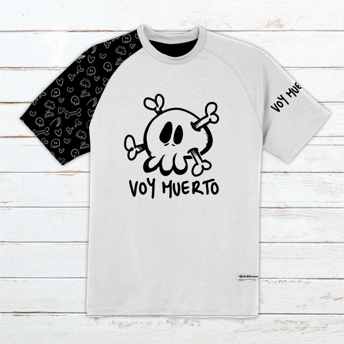 Camiseta técnica mujer blanca #VoyMuerta by AnaAzpi