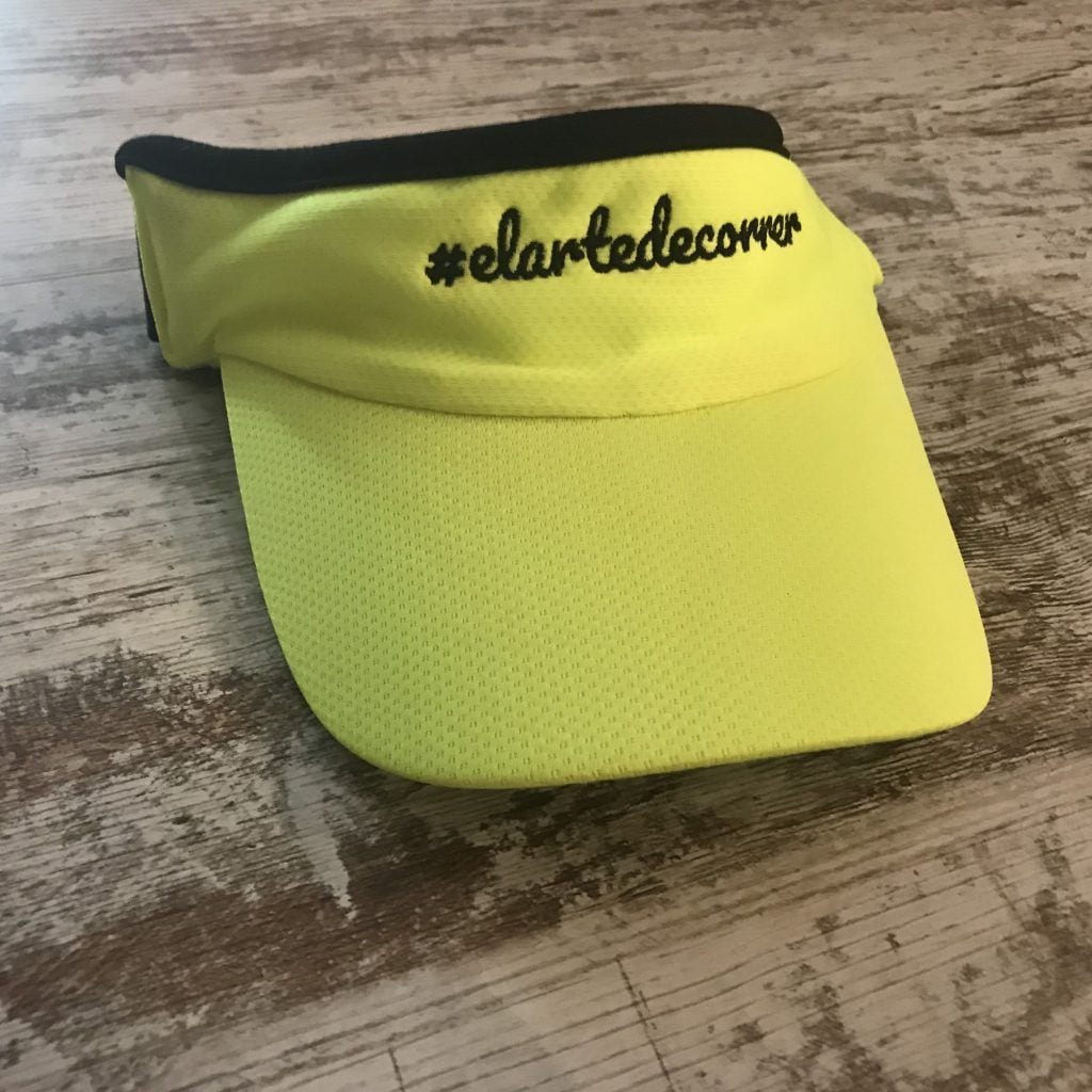 Visera técnica running con cinta